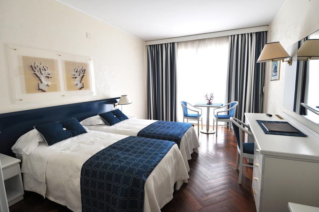 Splendid Hotel La Torre Mondello Esterno foto