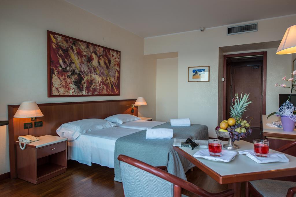 Splendid Hotel La Torre Mondello Esterno foto